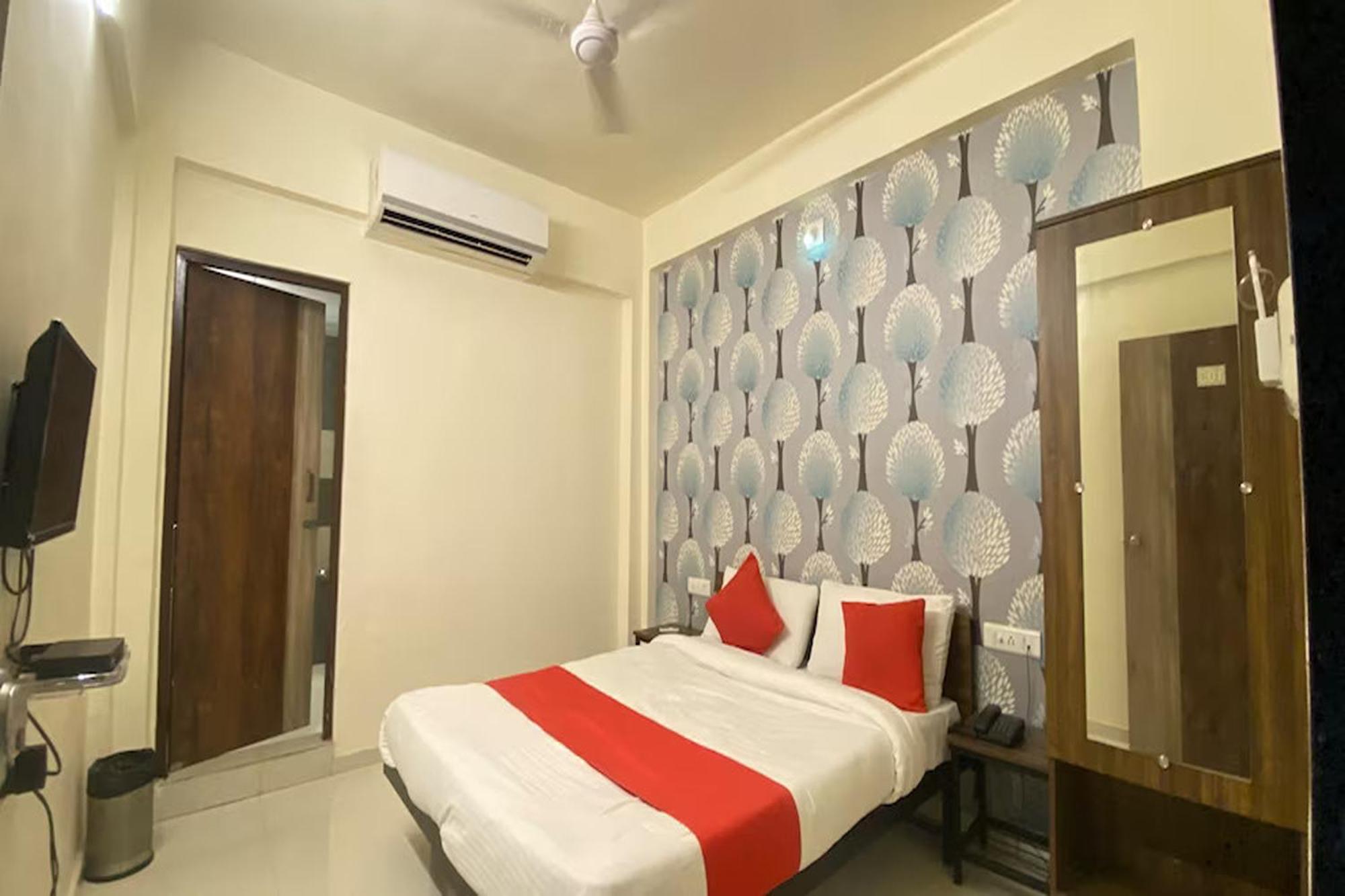 Hotel Kalyan Palace Watuwa Esterno foto