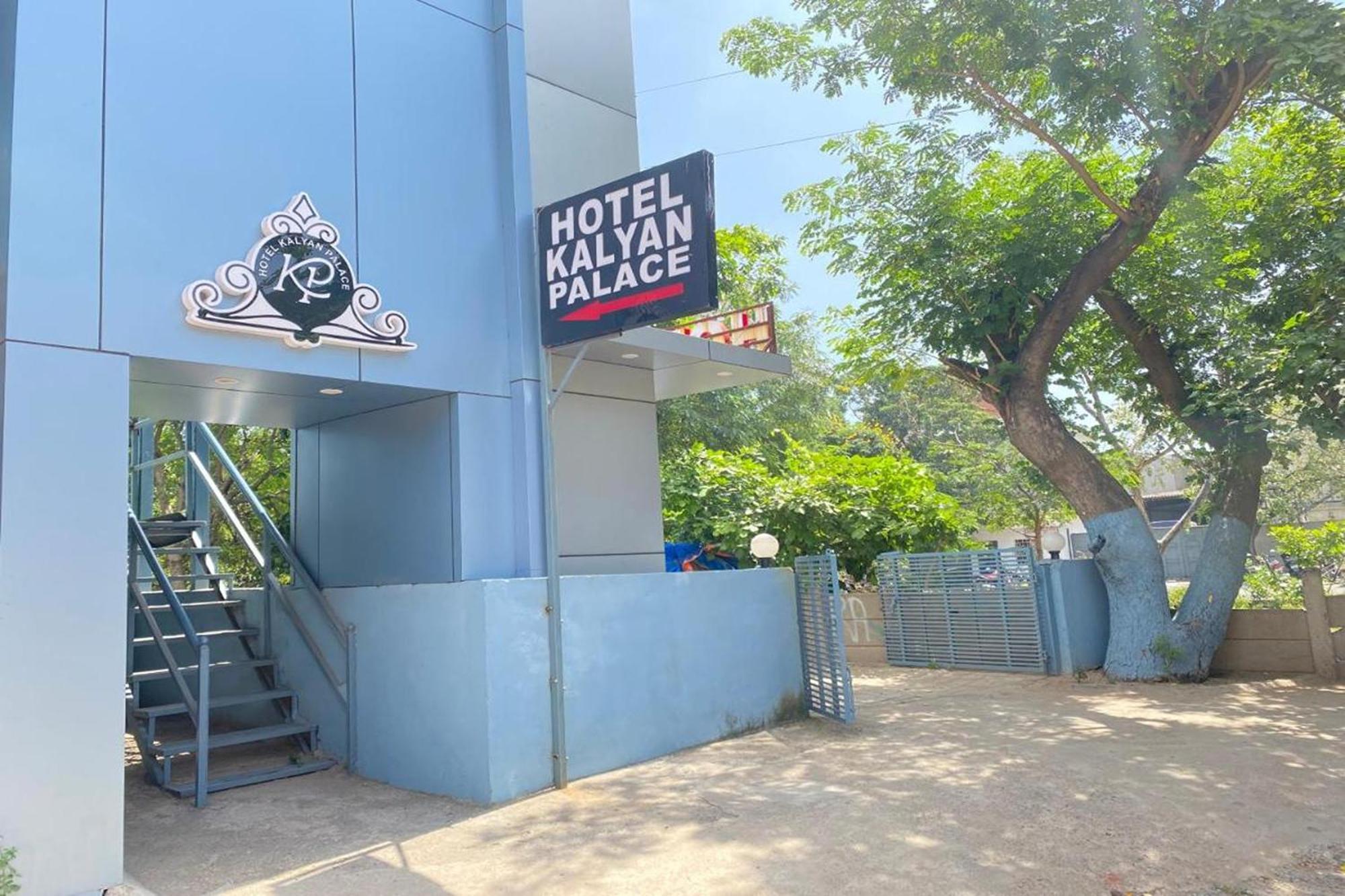 Hotel Kalyan Palace Watuwa Esterno foto